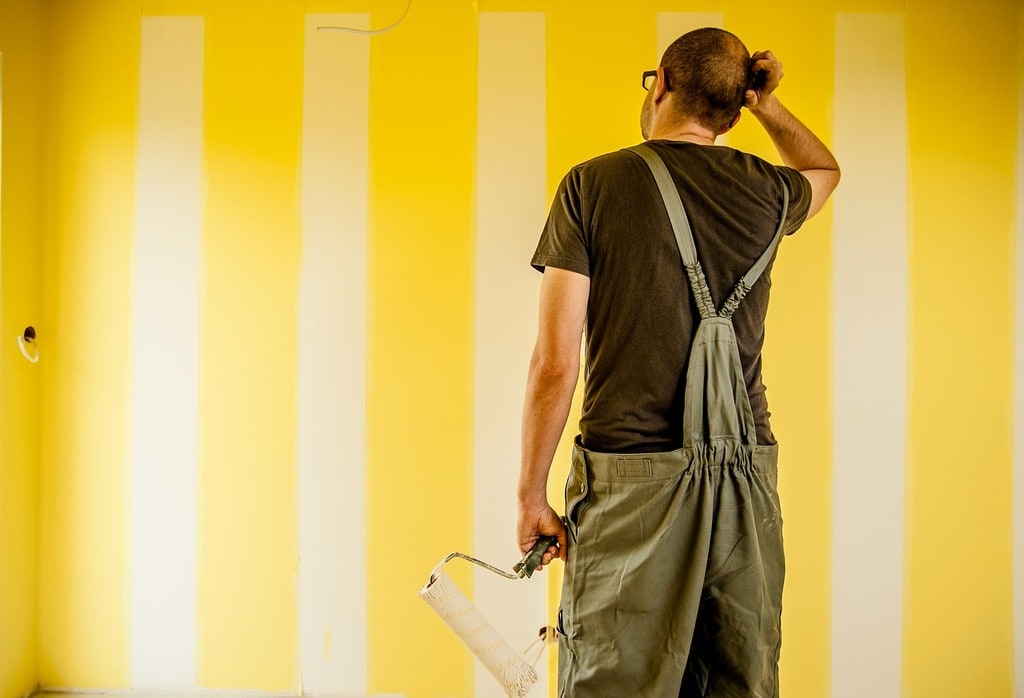 Peinture et outils essentiels pour vos projets de bricolage